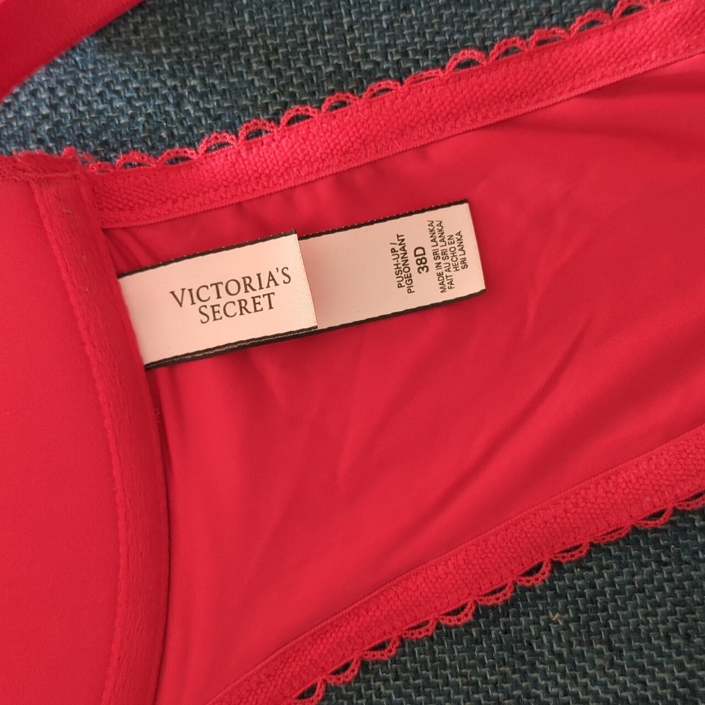 VS Push Up, 38D - Picture 2 of 3